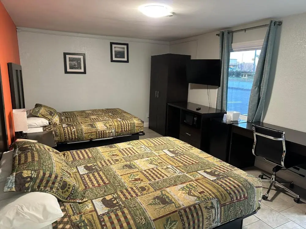 Whispering Pines Motel Main image